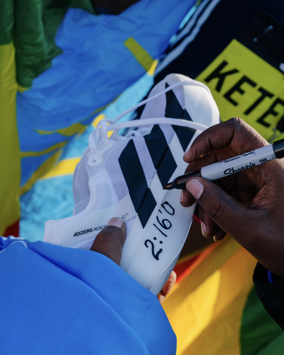 adidas's tweet image. New year, same levels 📈🚀

No problems on her first ever marathon (🤯) for Tigist Ketema, who glides to a new course record 2:16:07 at @dubai_marathon. 👏🔥

Start as you mean to continue ///😎

👟 #Adizero Adios Pro Evo 1