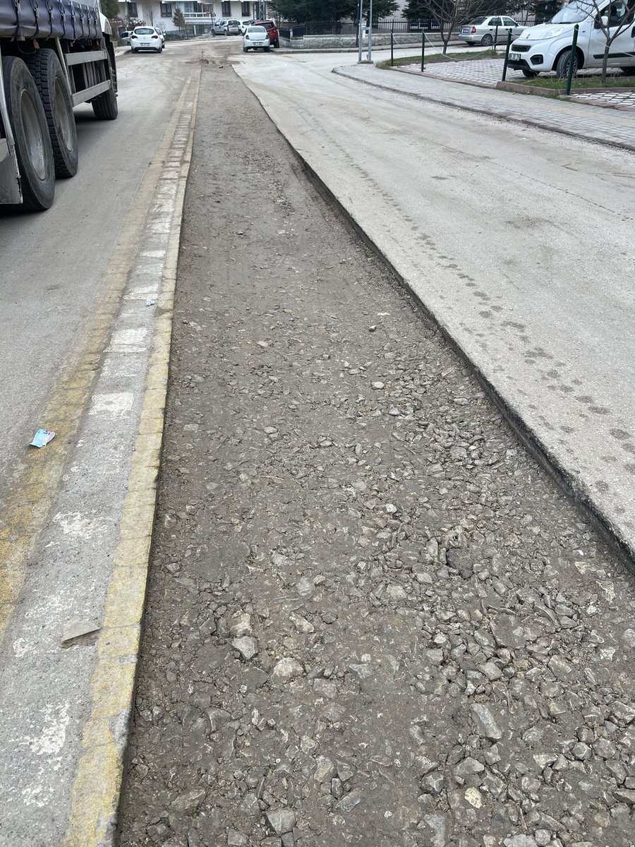 denlinurullah's tweet photo. @ankarabbld  Altındağ Karapürçek Mah.281.cad yol bu durumda haftalardır bekliyoruz acaba asfalt atarlarmı diye 🤔@mavimasa @mansuryavas06 @altindagbel @asimbalci @cumaliatilla23 @Huseyingazi06 https://t.co/wEk8v1JcRC
