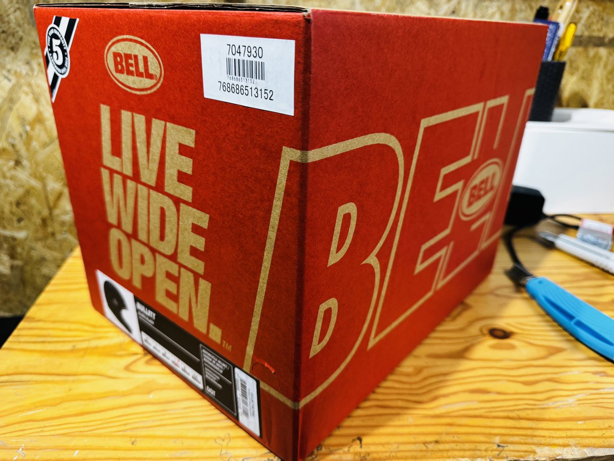 motobike_ojisan's tweet photo. 遂に憧れのクラシカルヘルメットをゲットだぜ🏍️✨

これ被ってクラシカルなバイクに乗るのが夢だぜ✨

#bellbullitt
#バイクヘルメット https://t.co/P8fz9WXsfy