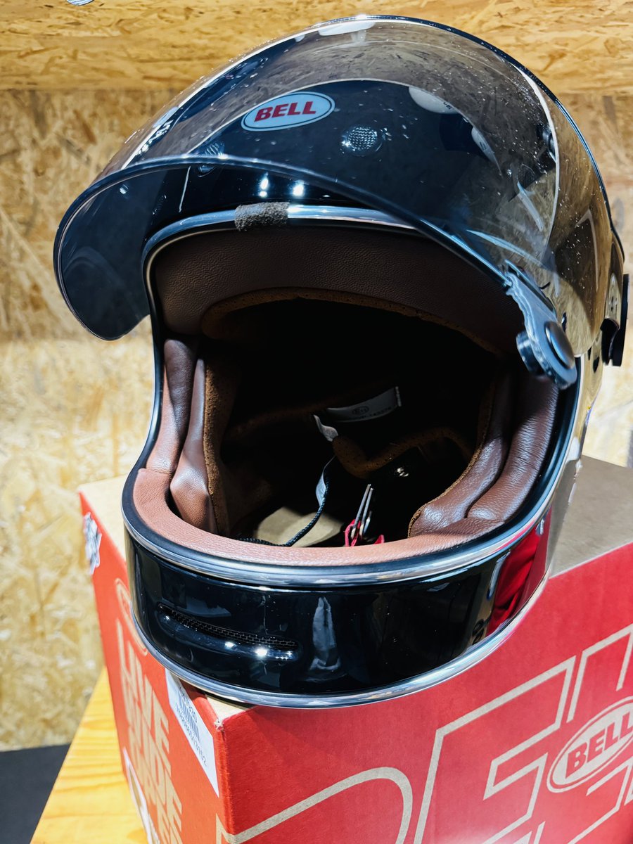 motobike_ojisan's tweet photo. 遂に憧れのクラシカルヘルメットをゲットだぜ🏍️✨

これ被ってクラシカルなバイクに乗るのが夢だぜ✨

#bellbullitt
#バイクヘルメット https://t.co/P8fz9WXsfy