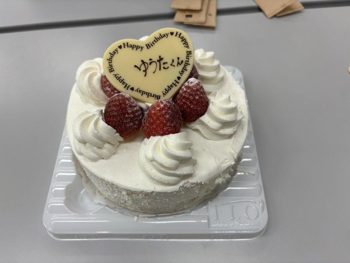 koshino_yuta's tweet photo. 自分の誕生日に学会発表か…と思っていたら多くの方に祝っていただき一生忘れられない学会になりました。皆さん本当にありがとうございました!
@beer_sports_123 @Hiro_IshikawaPT @uhltyl @mak0t0421 @hirokiyamauchi
#JSSPT2023 https://t.co/WF6GXaBAuq
