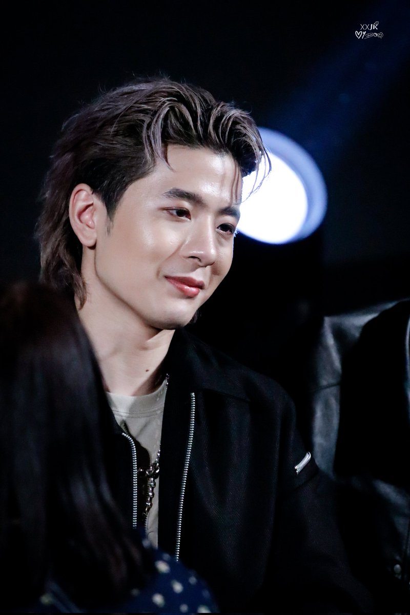 XXJK_MYBOO's tweet photo. [Throwback]
XX🖤
ระบบแพ้สายตาศิวกรอีกแล้วว

#TRINITYFansign_EP2
#TRINITY_TNT 
#XXSIVK https://t.co/Evg6yhfSn2