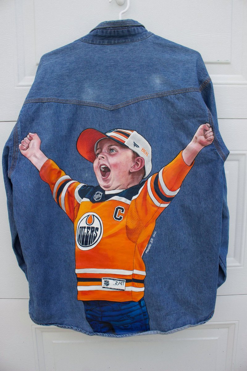 _melaniejill's tweet photo. With Ben in the building, the @EdmontonOilers get the W!

One of the highlights from tonight's game was when Louie DeBrusk gave me a thumbs up on my Ben jacket 🧡💙 #playlabambababy https://t.co/XMgPgR5B0P