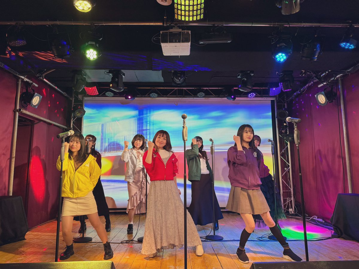 【#リニアダッシュ ！READING &amp; LIVE STAGE 10　まったくもってX'mas 2023】

1年間行ってきたレギュラーライブもついにファイナル‼️

役を飛び出してお揃いのオリジナルパーカーでの出演でした✨

アーカイブの視聴期限は
🕚本日23:59までです🕚

▪️ツイキャス配信はこちら▪️ twitcasting.tv/c:showmans/sho…