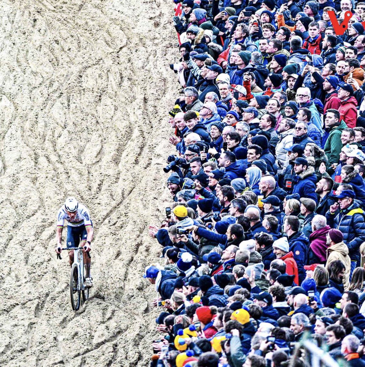 Hans V⭕️S tweet media