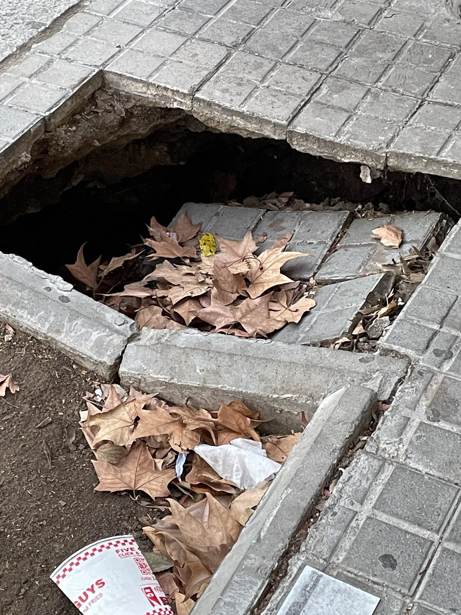 jordigm's tweet photo. @bcn_ajuntament nova entrada de metro al Clot https://t.co/PLi5iGBUZJ
