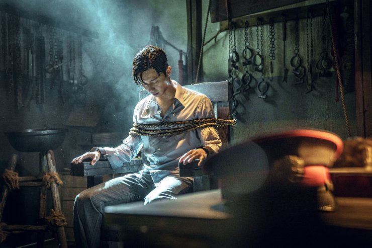 seriesafterwork's tweet photo. มนุษย์ไม่ควรทำกับมนุษย์แบบนี้ #GyeongseongCreature เป็นซีรีส์เกาหลีที่ทำให้เห็นชีวิตคนธรรมดาที่วาดฝันถึงอิสระและชีวิตธรรมดาในวันที่ศากุระผลิบานจนร่วงโรย https://t.co/ddmgsL3mdQ