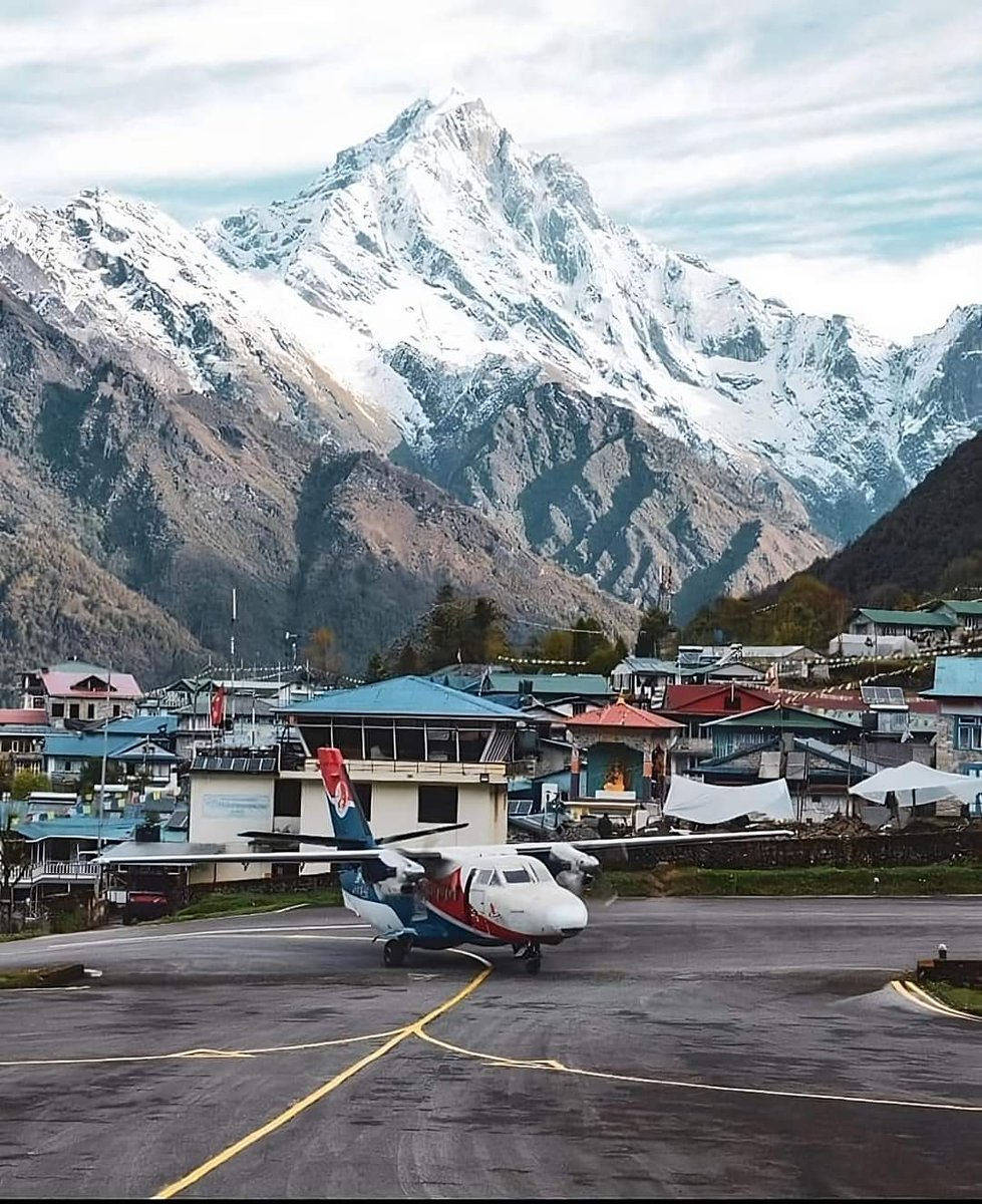 nepalplanettrek's tweet image. Lukla Airport with background of Kwangde Himal

📷 Photo by @diedegio

#luklaairport #tenzinghilaryairport #lukla #nepal #nepalplanettreks #EverestBaseCamp #explorenepal #lifetimeexperience #nepalbucketlist