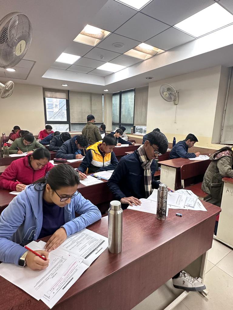 Fiitjee_Noida's tweet photo. We extend our heartfelt thanks to the students and parents of Noida & Greater Noida for their tremendous support, which played a pivotal role in making the #FTRE on 7th Jan 2024 a resounding success!
#FIITJEE #IITJEE #JEE #FTREExam #Noida #GreaterNoida https://t.co/2MHPZuKNtb