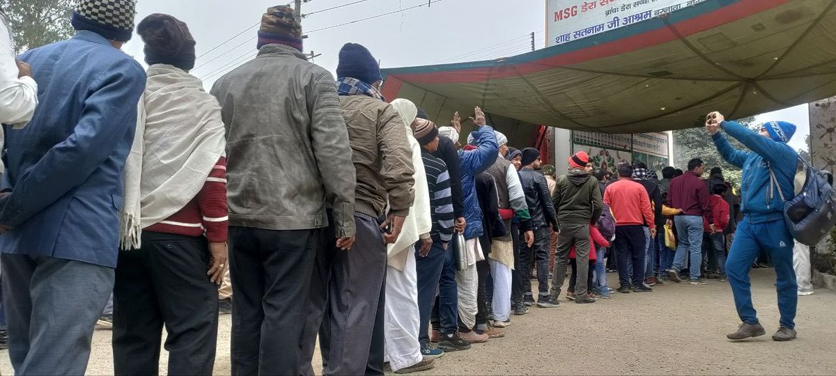DSSNewsUpdates's tweet photo. Devotees formed a sea of serenity, flowing towards Shah Satnam Ji Ashram, Barnawa, UP, creating an ethereal vista for MSG Bhandara Month celebrations.

#RamRahim
#MSGBhandara #DeraSachaSauda #MSGIncarnationDay https://t.co/OwIu4zp08b