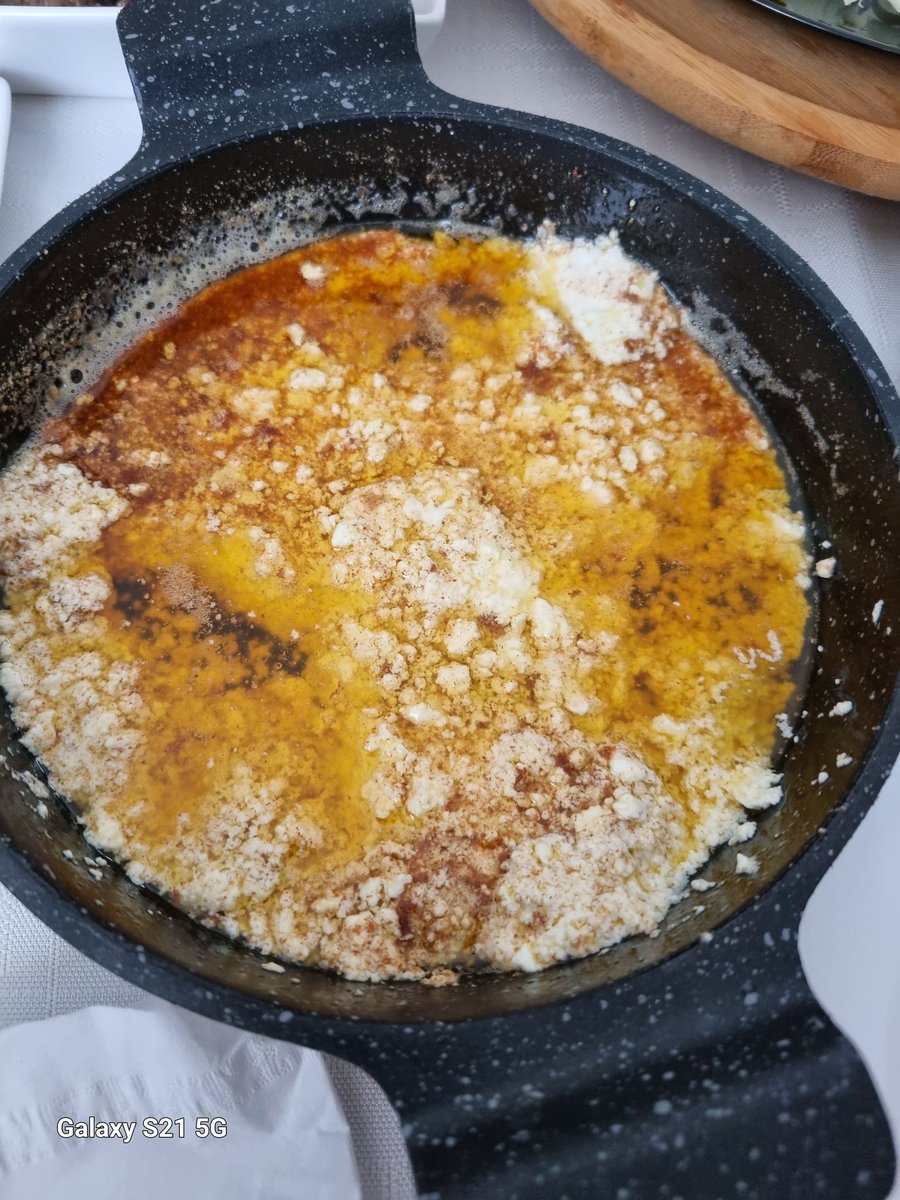 yemekci53's tweet photo. Köy kahvaltısı
Adı var kendi yok.
Gelmişsin memlekete
Özel bir şey olsun istersin.
Hemen hemen İstanbul ile aynı
Sadece extra ücret ile muhlama var
Bugün yeğene kahvaltıya geldik
İşte köy kahvaltısı
#Minci
#koleti
#pışı
#çayeli https://t.co/IGraLOb2p1