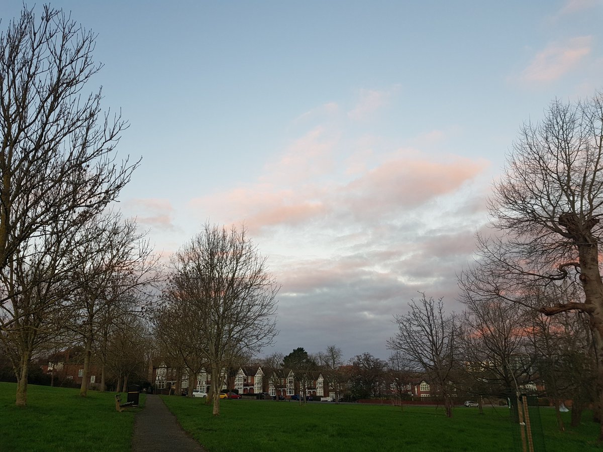 #Sunday #morning 
<a href="/BBCWthrWatchers/">BBC Weather Watchers</a> 
<a href="/bbcweather/">BBC Weather</a> 
#NaturePhotography 
#NatureLover #nature

bbc.co.uk/weatherwatcher…