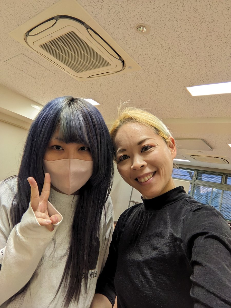 Sabiya81106083's tweet photo. 新年舞踏初めでした!
@temmetsu さん
素晴らしい授業をありがとうございました☺
@inupomu ちゃんと久しぶりの再会☺
今日は身体も心も解れるような
癒やしの舞踏…🪼
今年もより深められるよう
頑張ります💪
#舞踏
#舞踏ワークショップ
#butou https://t.co/H5Dz7Gq3rJ