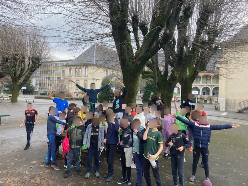 CLGJFerry73's tweet photo. #Throwback sur la dernière journée d'AS : tournoi au collège pour les Handballeurs, championnat départemental pour les filles benjamines hand, et compét' course orientation pour le plein air! 
On espère que vous allez reprendre demain avec la même forme olympique !! 🏃‍♂️🏃🕺🏋‍♂️🤾 https://t.co/xrv5dom2v4