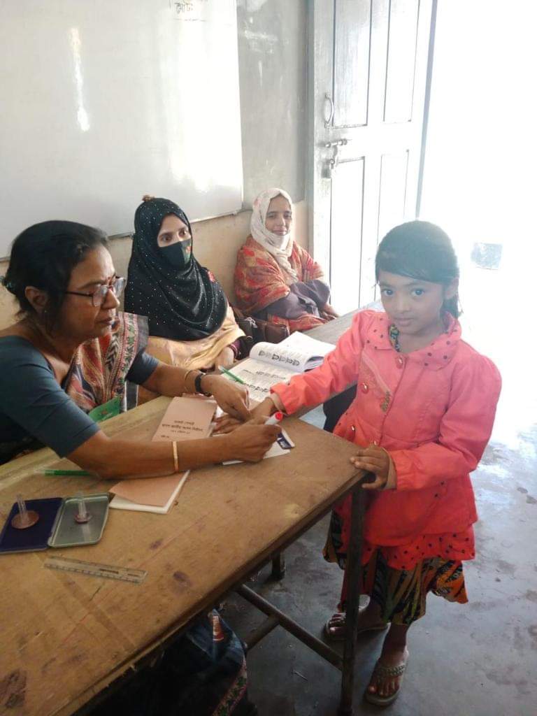 PinakiTweetsBD's tweet photo. This is how Sheikh Hasina is showing voter turnout. They brought minor girls to voting centers for voting. The photo is taken from Chittagong. https://t.co/998ALSBtUw