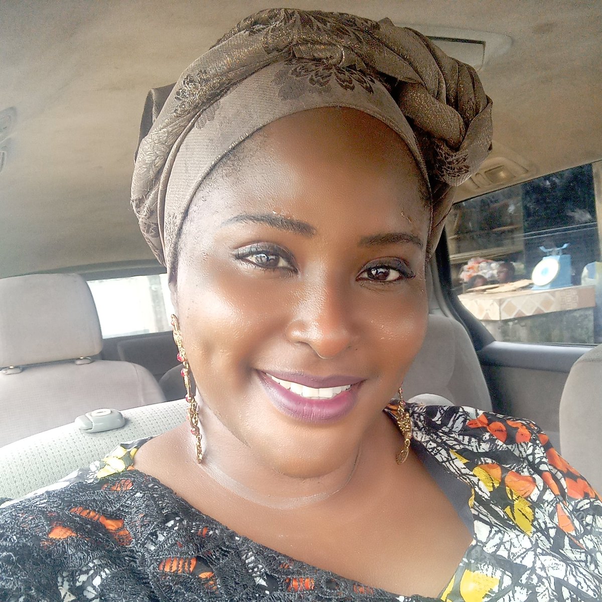 tilogee's tweet photo. #NewProfilePic https://t.co/HvzJsdxobb