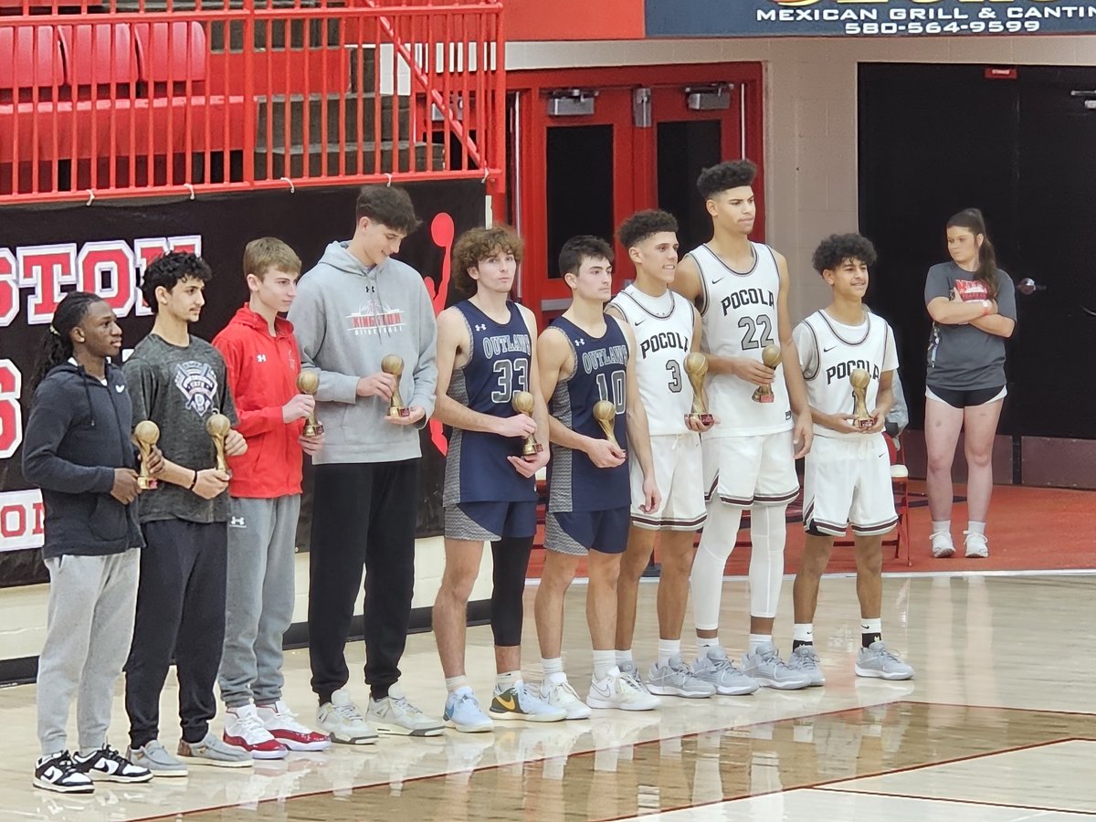 Eboi24's tweet photo. Pocola indians are your 2024 kingston new years classic champs..move to 11-0 on the season... their looking  real top 25ish even tho 2a https://t.co/q7jxC8u025