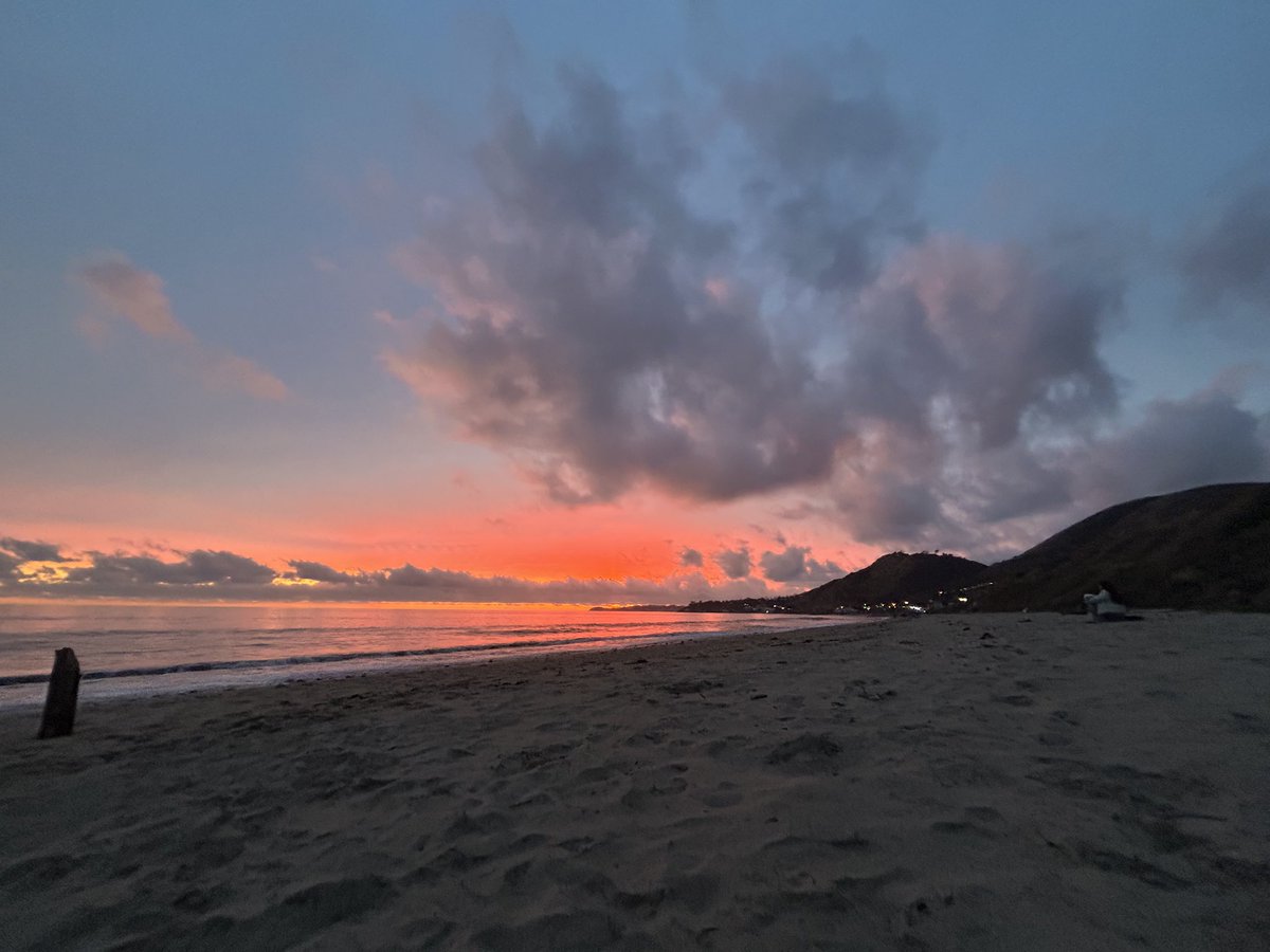 A Malibu Sunset in 4 pics 😍😍😍😍