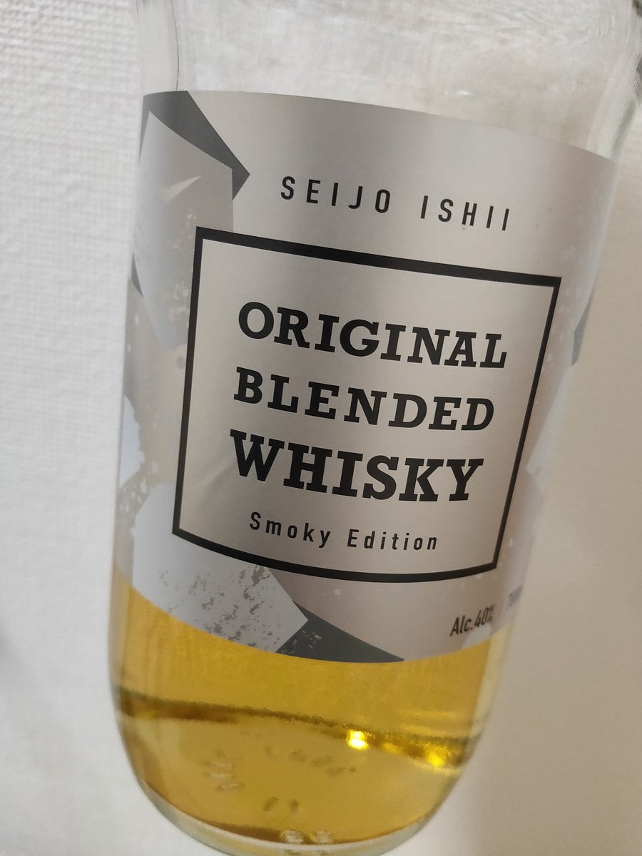 inapans1977's tweet photo. 成城石井のブレンデッドウイスキー🥃2000円くじに入ってて初めて飲んだのですが色が薄いし味も微妙でした…😅普通にサントリー角瓶がコスパ良し👍 https://t.co/4PHXxmhy9n