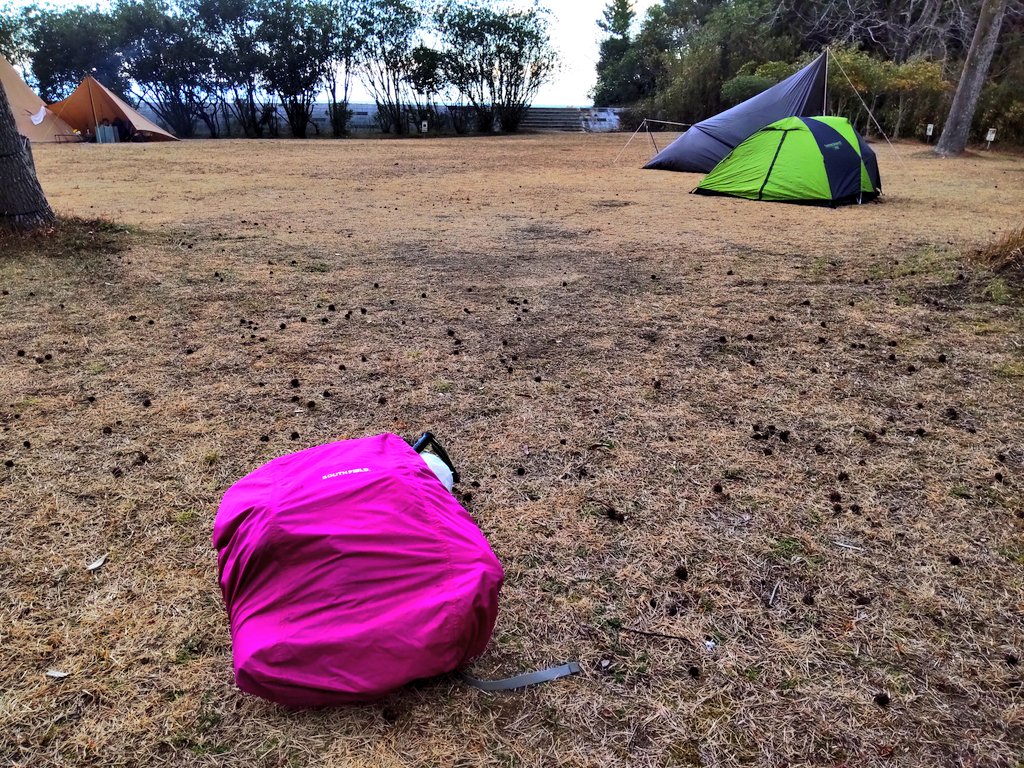 mikenekomituka's tweet photo. 撤収完了しました( ・`д・´)ゞ
初キャンプでした。冷え込んできました。風があるから体感氷点下です。雨はもう降らない予報ですけど風がとても強いのでキャンプ地から撤収します。
#ソロキャンプ #初キャンプ2024
#SIXMOONDESIGNS https://t.co/oq5KJXaYEF