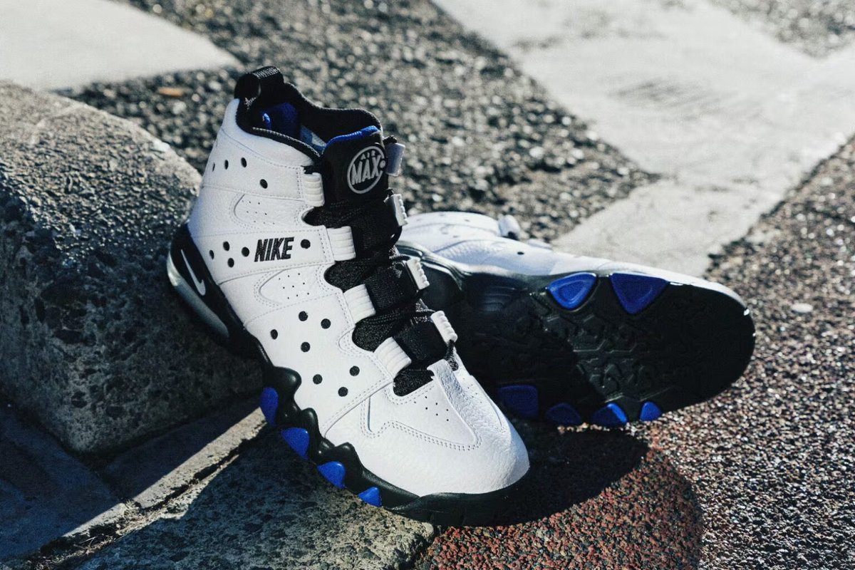 tengusneaker's tweet photo. 【明日発売】
明日、チャールズ・バークレーも愛用した「ナイキ エアマックス2 CB 94 "オールドロイヤル"」が発売!
モデルの詳細はこちら
https://t.co/JcdAjjeO46
#snkrs #nike #airmaxcb #charlesbarkley https://t.co/vbIYO2xQ7I