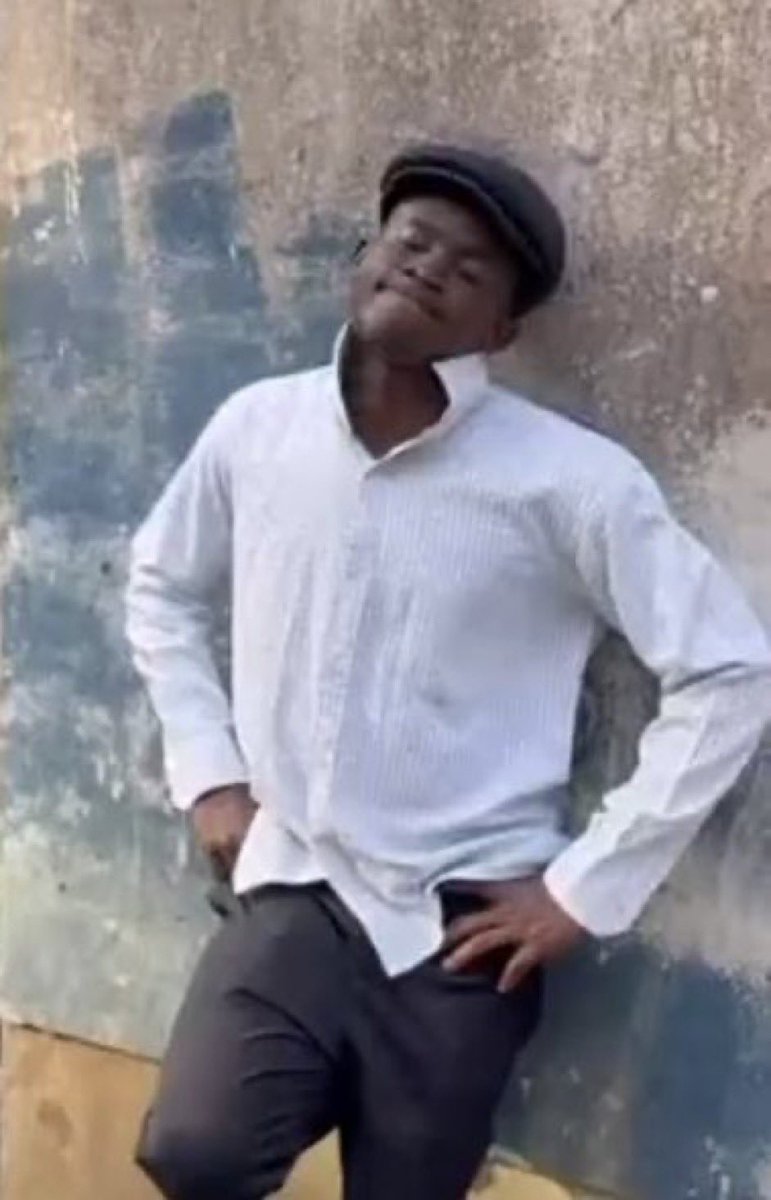 uni8dx's tweet photo. My own Debbie just dey Debit me 😭 https://t.co/4Ha9I9K77P