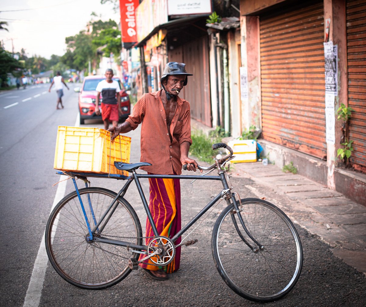 useless_boring's tweet image. #manatwork #Bentota #SriLanka #canon