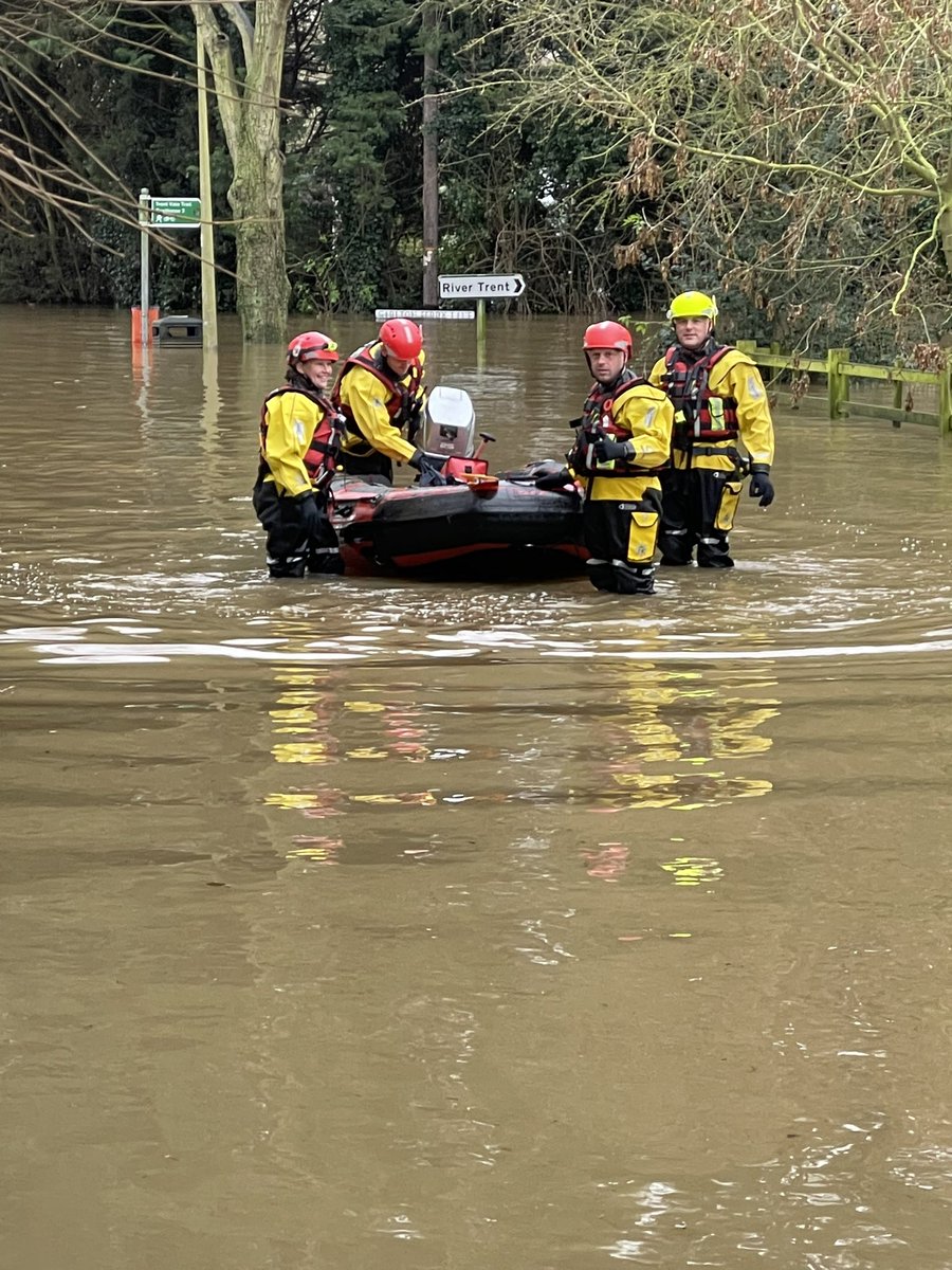 Chappers4119's tweet photo. @nottsfire After a very tough 2 days for Newark White Watch and Newark Crews helping our communities in their time of need an email from a station manager complementing our efforts is very much appreciated by our team. 🚒🚒🚒
#SRT #Thanks #nojustfires https://t.co/JXvmcSEYB0