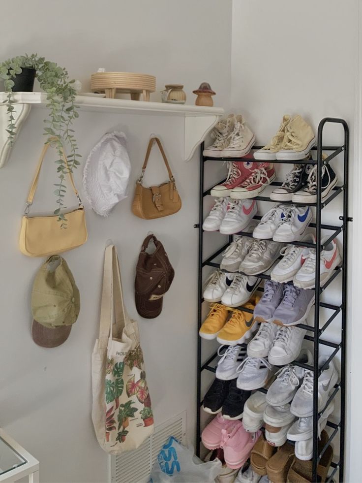 sevenfoldle's tweet photo. I think i should do like this, my room is so messy and dirty 😥😥
#SoloLeveling #BBB24shopping #BitcoinDNA https://t.co/6mOJxCBIvv