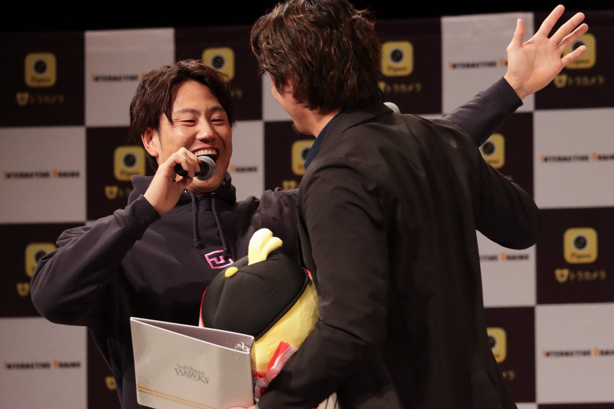 meiji_is_god's tweet photo. サプライズ浪さん https://t.co/obNIHs2YEg