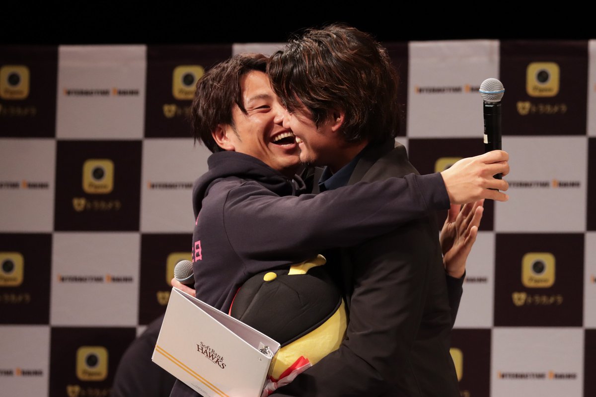 meiji_is_god's tweet photo. サプライズ浪さん https://t.co/obNIHs2YEg