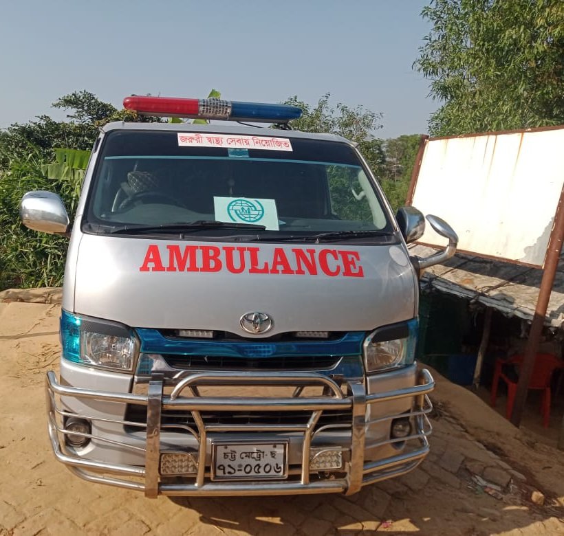 IOMBangladesh's tweet photo. Responding to the devastating fire 🔥 in #Rohingya #refugee camp in #CXB 🇧🇩 early today, @UNmigration is on the frontlines with:

🩺 1 mobile medical team is on the ground
🚑 1 ambulance has been deployed, 2 on standby 
🏥 3 nearby IOM health facilities kept ready for support https://t.co/sHRjN0F9w0