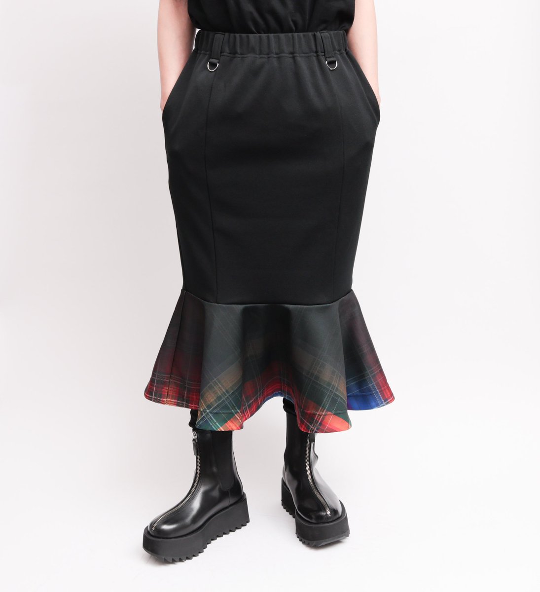 tears_of_swan's tweet photo. TEARS OF SWAN×RIDDLEMMA-RAINBOW TARTAN MERMAID SKIRT
¥18.000(tax in)

RIDDLEMMAとのコラボアイテム
ブランド定番のRAINBOW TARTAN CHECKを使用したMERMAID SKIRTになります

https://t.co/sCrY5Os6wq
(2月下旬発送開始)

@tears_of_swan 
#tearsofswan 
#riddlemma 
#mermaidskirt 
#skirt https://t.co/mLhJ1NsTD7