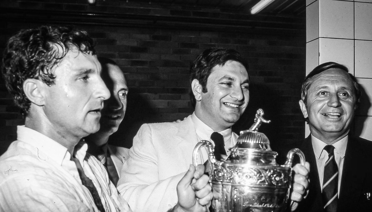SCBastia's tweet photo. C'est avec une grande tristesse et beaucoup d'émotions que le Sporting a appris le décès de son ancien Président Michel Sorbara. Michel aura marqué à tout jamais l'histoire de notre club en remportant sous son ère un titre de vainqueur de la Coupe de France.

Toutes nos pensées vont à ses proches !
Riposa in pace Michel 🕊️
