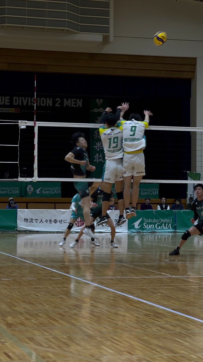 gaian_sungaia's tweet photo. 🏐#試合結果
　VS  #クボタスピアーズ

①● 19-25 LOSE
②⭐ 25-18 WIN!!
③⭐ 25-17 WIN!!
④⭐ 25-20 WIN!!

今シーズン初勝利！！
勢いに乗って連勝だ！！
2日間熱いご声援ありがとうございました！！

#つくばユナイテッドSunGAIA 
#Vリーグ
#土浦大会 https://t.co/cooqUPLuZ9
