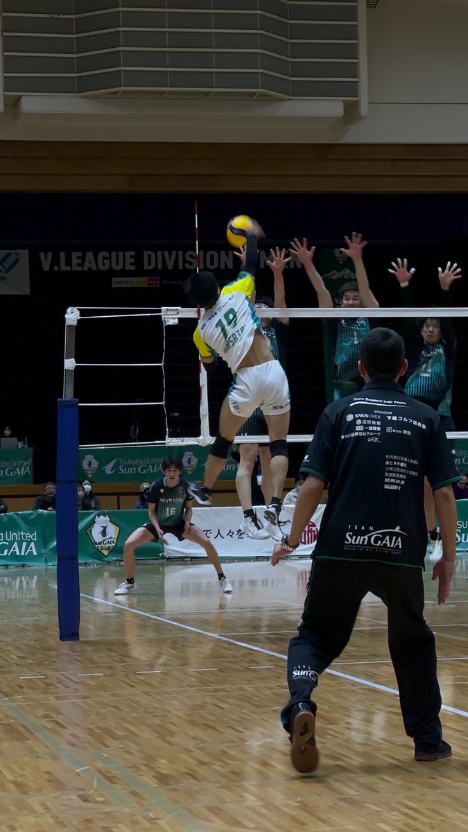 gaian_sungaia's tweet photo. 🏐#試合結果
　VS  #クボタスピアーズ

①● 19-25 LOSE
②⭐ 25-18 WIN!!
③⭐ 25-17 WIN!!
④⭐ 25-20 WIN!!

今シーズン初勝利！！
勢いに乗って連勝だ！！
2日間熱いご声援ありがとうございました！！

#つくばユナイテッドSunGAIA 
#Vリーグ
#土浦大会 https://t.co/cooqUPLuZ9