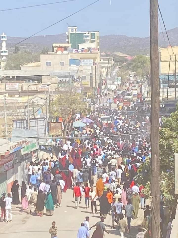 Samraawi01's tweet photo. A demonstration against the understanding between Somaliland and Ethiopia took place in #Borama https://t.co/ZoGFFpoYOV