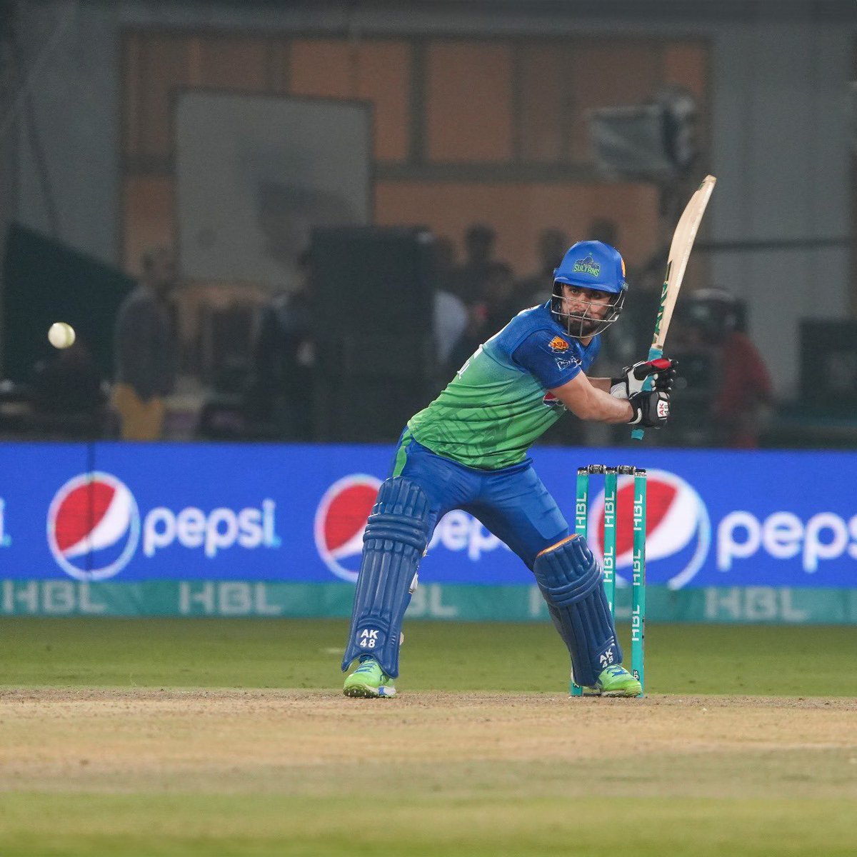 MultanSultans's tweet photo. Every 1000 likes, we'll make Khushdil's bat bigger. https://t.co/hA30EHRrEI