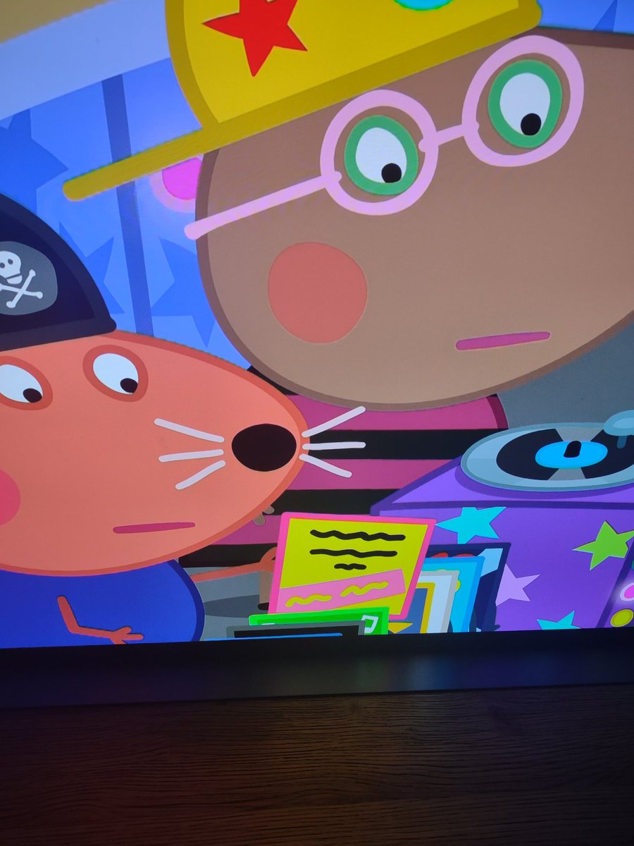 Nice to see some classic vinyl on Peppa! @peppapig @channel5_tv
