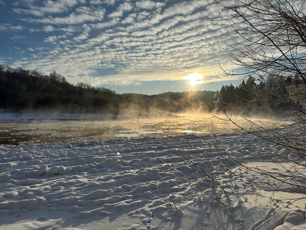 Kad šorīt debesīs ir aizsalušās Gaujas atspulgs❄️❄️❄️❄️