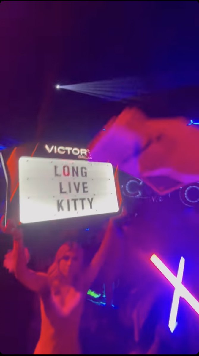 graaceee2's tweet photo. #LongLiveKitty 💔 https://t.co/2UVDEYWco1