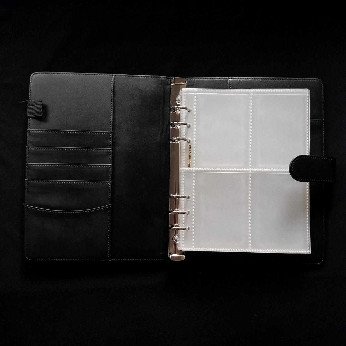 lfb wts // want to sell binder

binder leather a5 6 ring + sleeve
4p 20 lembar + 1p 10 lembar preloved 63k

— good condi, pemakaian belum lama
— price inc. pack + adm
— dom jatim || co 🍊 (freeong, paylater)

t. kulit black hitam one side sided