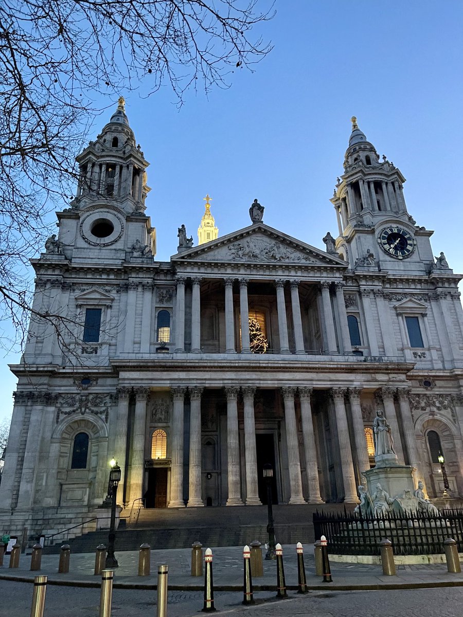 Dr_J_Smith's tweet photo. Wren’s masterpiece: St. Paul’s Cathedral, London. We read the liturgy, prayed, took holy communion, and worshipped together with the saints. A memory etched on our souls forever.
#Jterm24
@lrcawarriors https://t.co/37AiTuJl5c