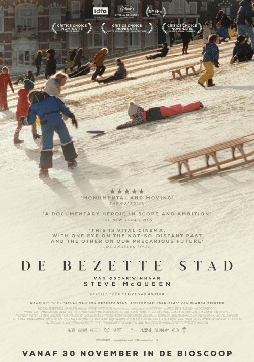 Een film die iedereen moet zien #debezettestad van Steve McQueen. De film volgt sporen uit het verleden en is tegelijkertijd een ode aan de stad. Naar het boek #atlasvaneenbezettestad Amsterdam 1940-1945 van Bianca Stigter. Indrukwekkend, confronterend en tegelijkertijd hoopvol.