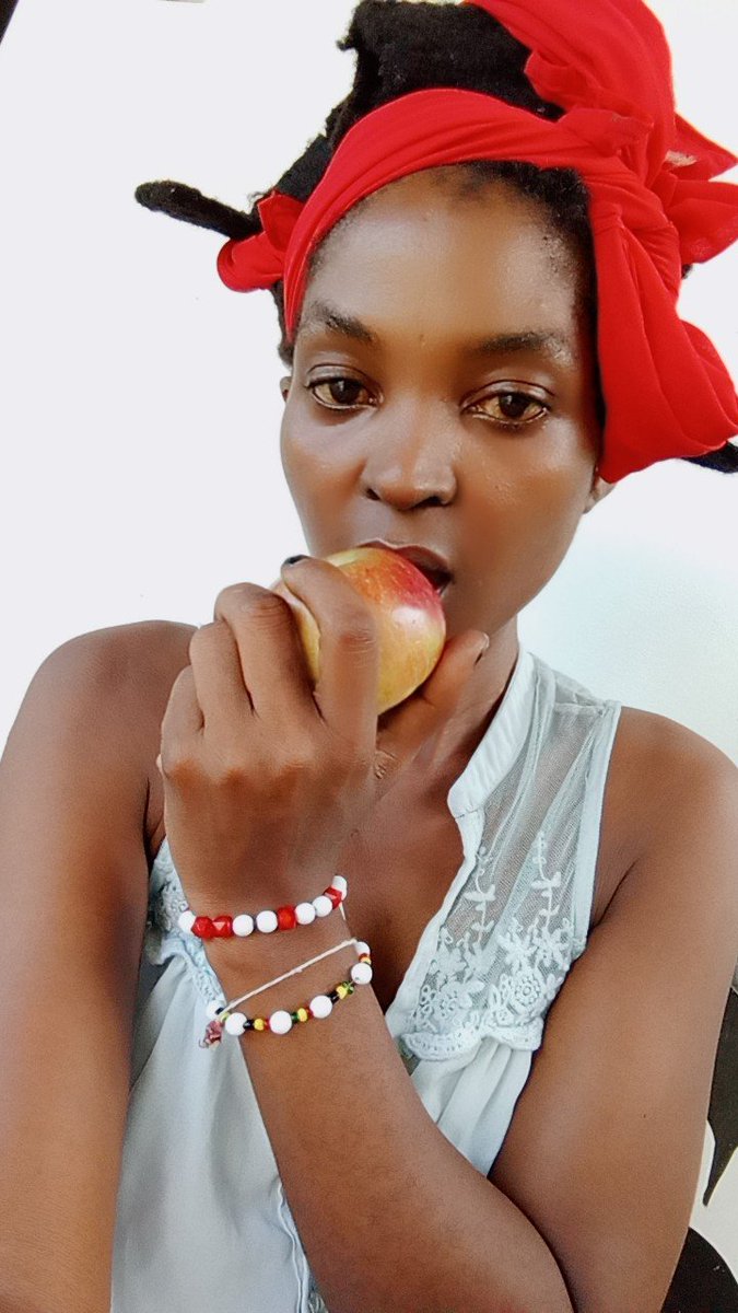 Enjoying the forbidden fruit🍏💚