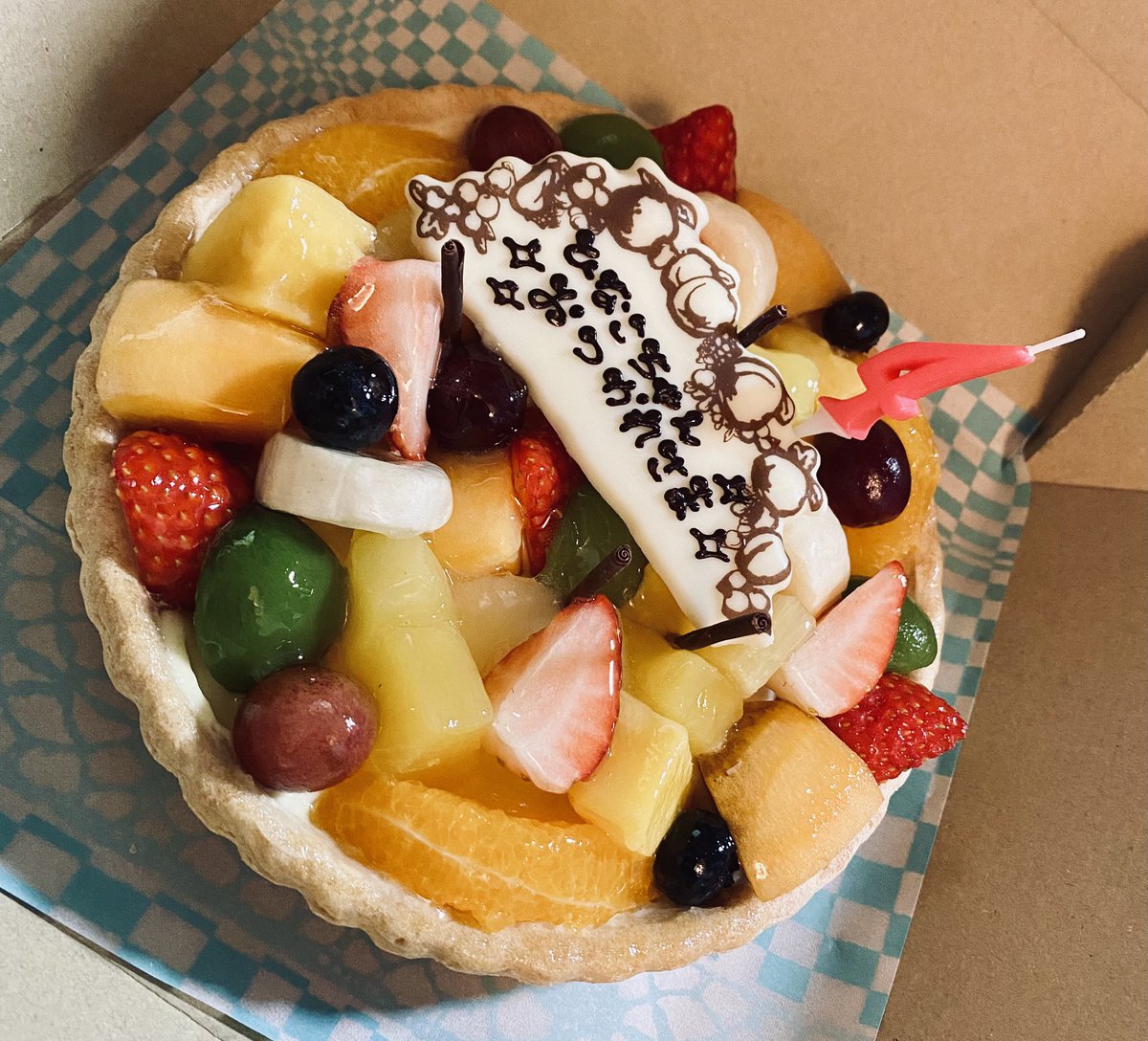 0107_hinako's tweet photo. 買っちゃった🥰w
今日の配信のお供🤙🫧
15cmのワンホールタルト！
#はらぺこひなこ https://t.co/tiYLkVb0fJ