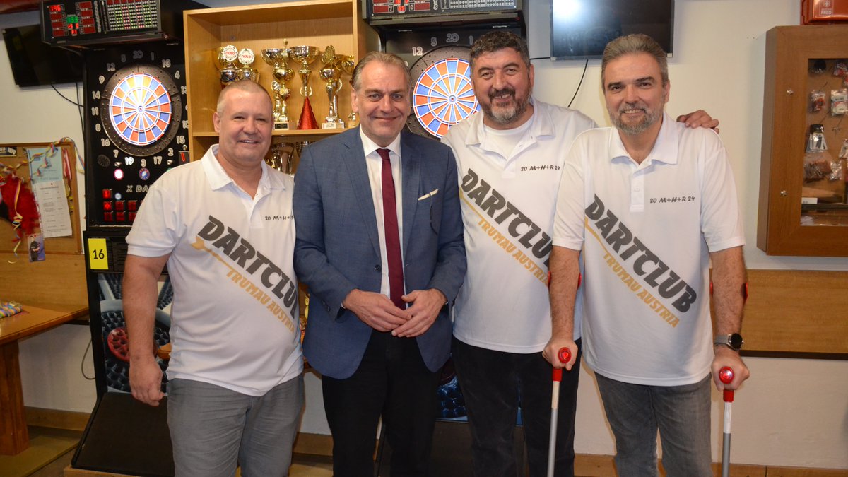NachbarServus's tweet photo. Trumau: Drei-Königs-Turnier der Superlative / Internationaler Dart-Star Mensur Suljović bei Dartturnier des Dartclubs Trumau.
#trumau #dart #kollross #dartturnier #edart #mensur #suljovic #mensursuljovic #kollross @AndreasKollros
https://t.co/dfusYvDxjX https://t.co/sm1GUuPoQs