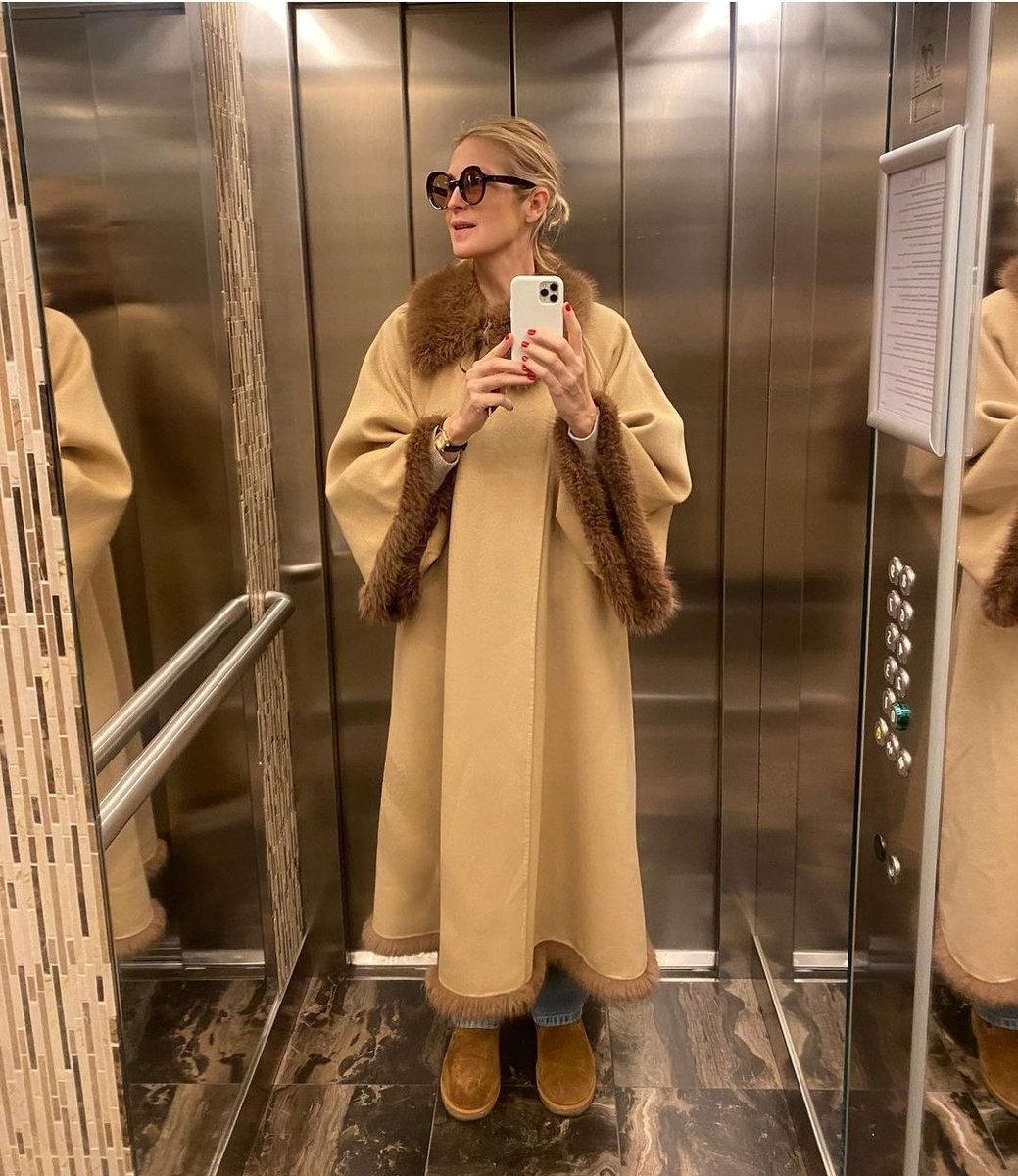 VichyInTypoland's tweet photo. Lei probabilmente l'unica americana che si sa vestire https://t.co/sweeT3sa6T