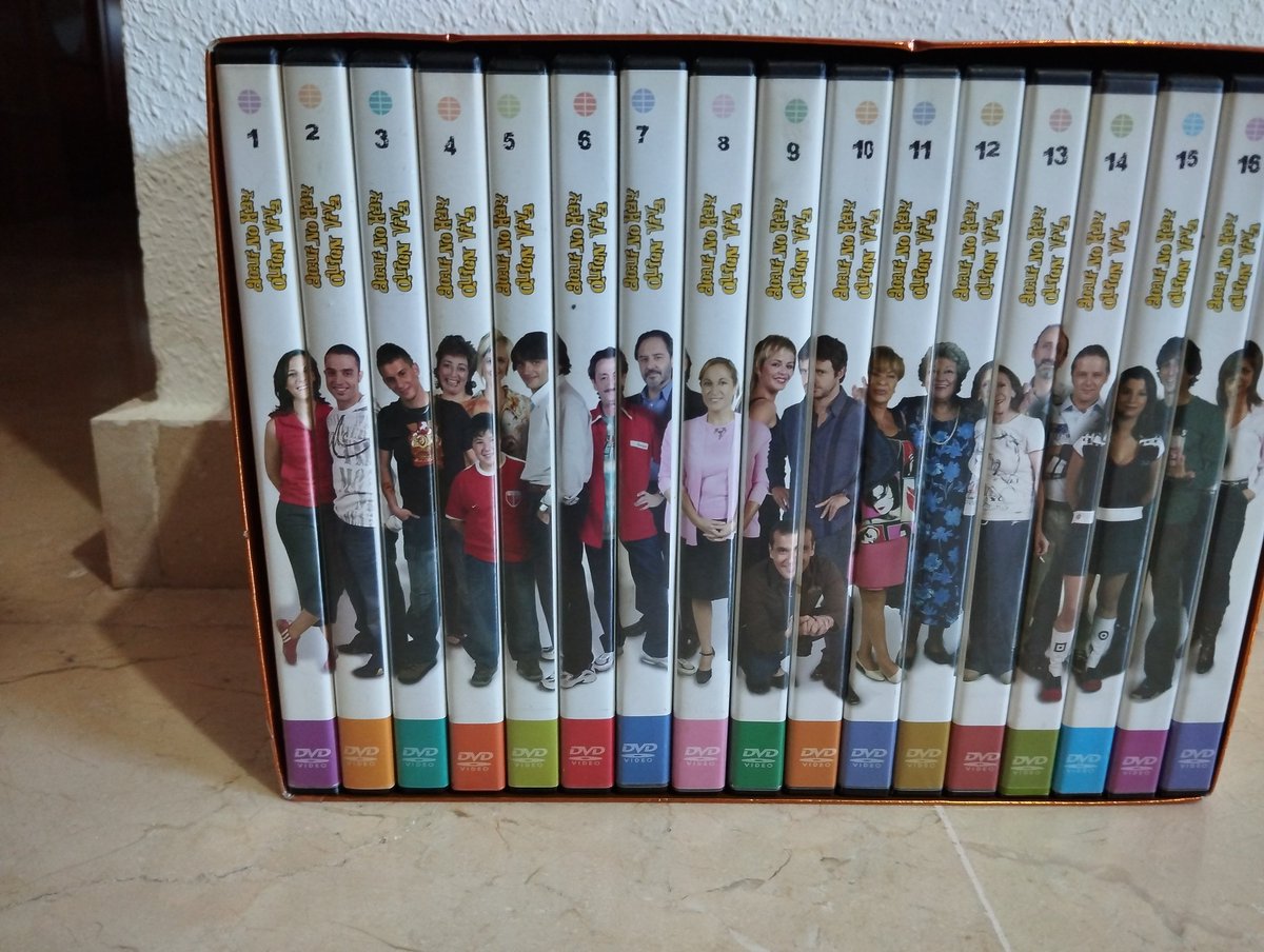 BeaUNI_GG's tweet photo. AMANTES DE AQUI NO HAY QUIEN VIVA,ATENTOS ⚠️

Tengo en CDs la colección original de ANHQV de la primera temporada.
Todos los capítulos, con sus diferentes portadas y todo en su caja original. Ideal para los fans!

Ya no se venden así que quién esté interesado que me hable al MD😊 https://t.co/v6FvzMEGFE