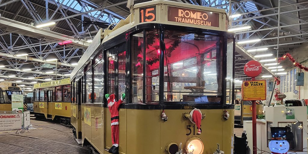 Op zaterdag 6 januari werden de laatste ritten verreden van onze Wintertour. Sinds 19 december genoten ruim 1300 bezoekers van Glühwein of Chocomel. Onze 170 vrijwilligers werken de komende maanden aan de voorbereidingen voor het nieuwe museumseizoen.